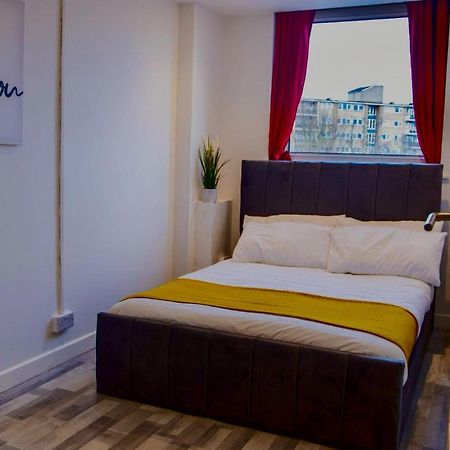 2 Bed With Free Parking Appartement Londen Buitenkant foto