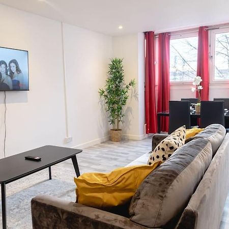 2 Bed With Free Parking Appartement Londen Buitenkant foto