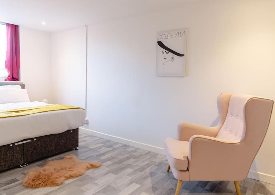 2 Bed With Free Parking Appartement Londen Buitenkant foto