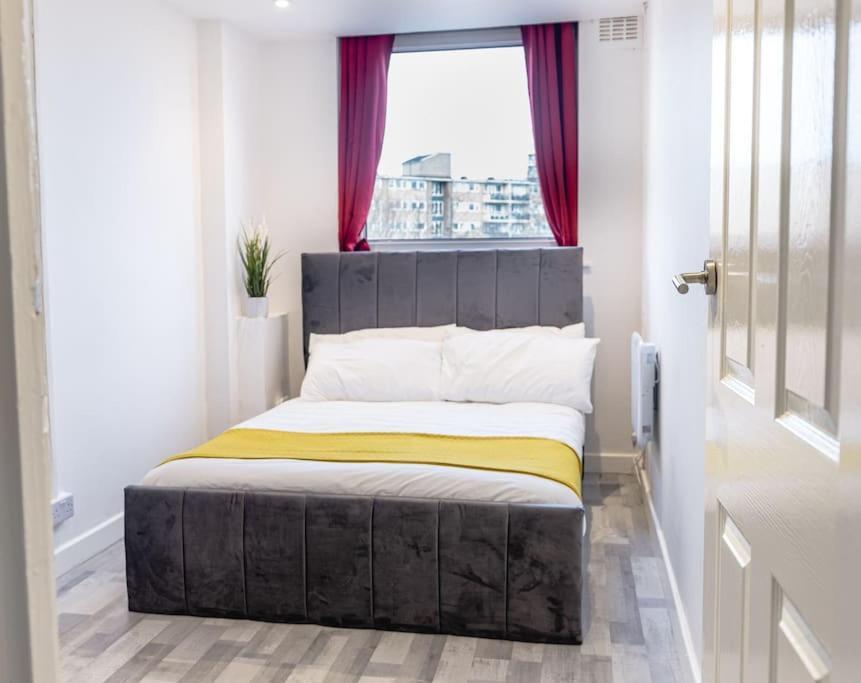 2 Bed With Free Parking Appartement Londen Buitenkant foto