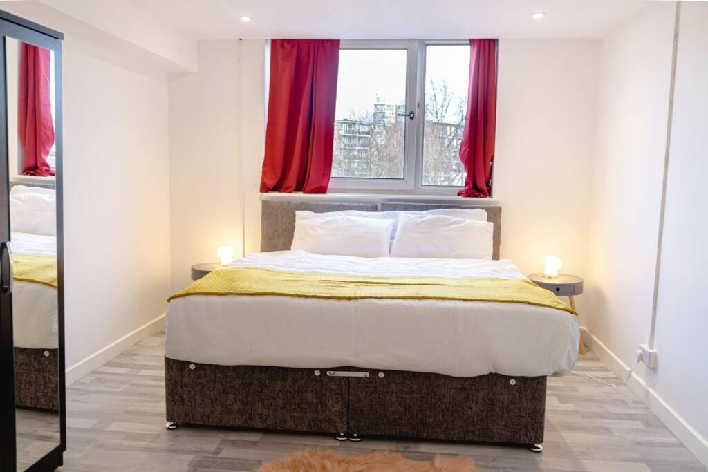 2 Bed With Free Parking Appartement Londen Buitenkant foto