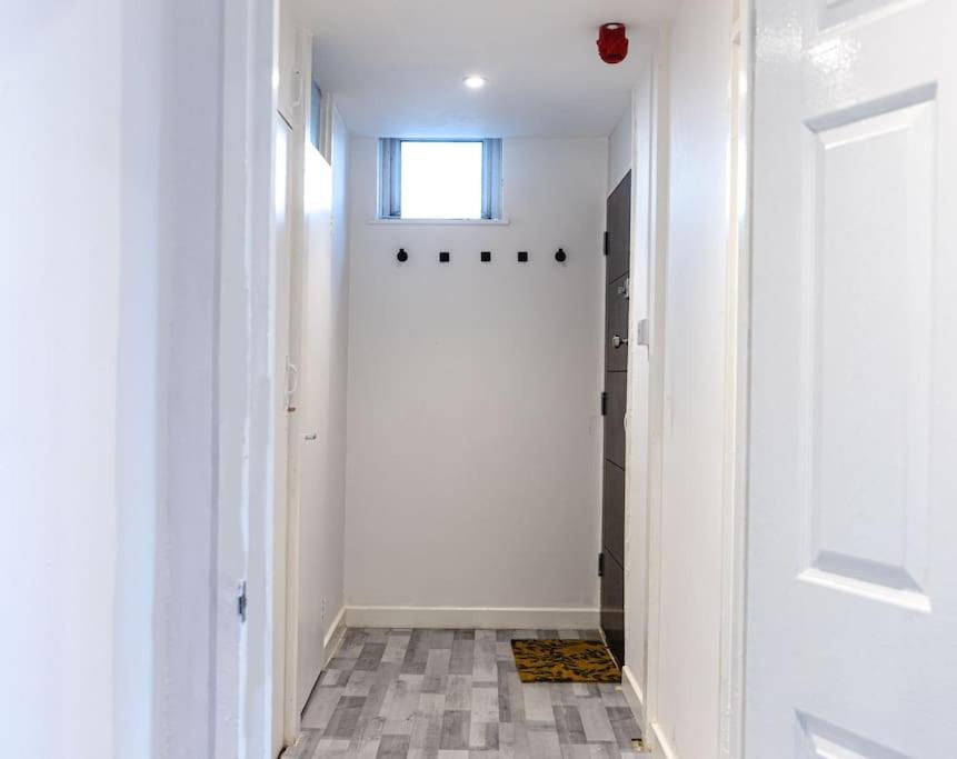 2 Bed With Free Parking Appartement Londen Buitenkant foto