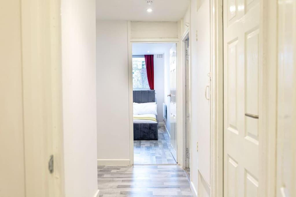 2 Bed With Free Parking Appartement Londen Buitenkant foto